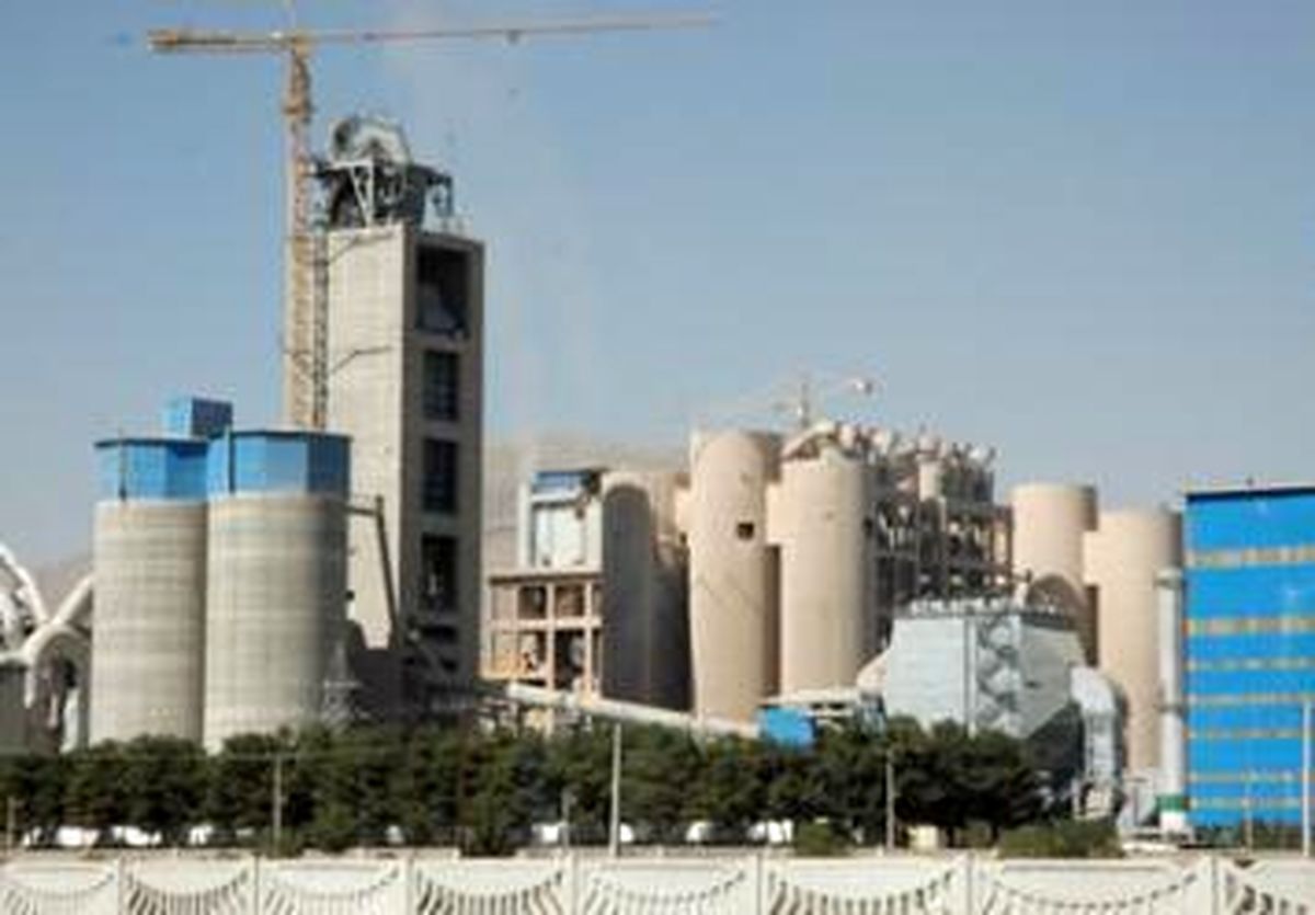 قیمت سیمان را به اجبار دولت به سال ۹۲ برگرداندیم