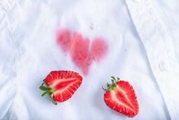 چند ترفند ساده برای پاک کردن اصولی لکه آب میوه از روی لباس