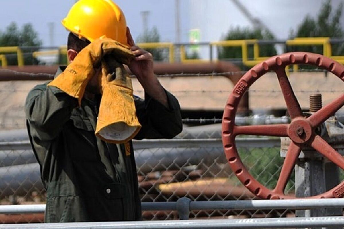 کارگران در دوراهی سکوت برای بقا یا اعتراض برای حقوق