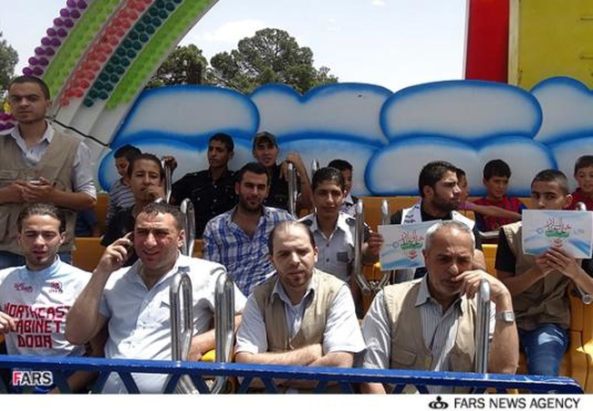 زائران صلح و کودکان فلسطینی در شهربازی