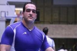 مهدی زاده با غلبه بر قهرمان آسیا به نیمه نهایی رسید