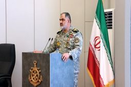 امیر دریادار ایرانی: دشمن با جنگ ترکیبی درپی نفوذ است
