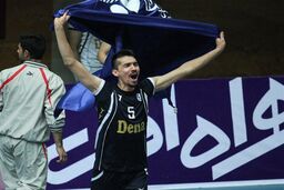 پرواز به سبک آقا فرهاد