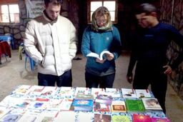 افتتاح کتابخانه در ارتفاع ۴۲۰۰ متری دماوند و اهدا کتاب توسط کوهنورد آلمانی