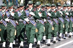 نمایش قدرت در غرب