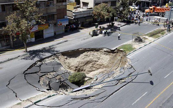 تهران در کام فرونشست؛ زمین زیر پا خالی میشود