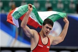 فرنگی‌کار قمی حریف کشتی‌گیر آمریکایی شد