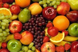 دلال ها گاهی تا ۳۰۰ درصد قیمت میوه را افزایش می دهند