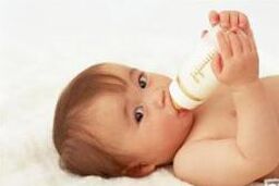 از شیر گرفتن کودک را چگونه آغاز کنیم؟