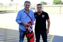 بازدید کی‌روش از امکانات ورزشی شهر گویانیا