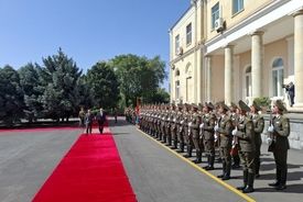 
برگزاری استقبال رسمی از پزشکیان در ارمنستان
