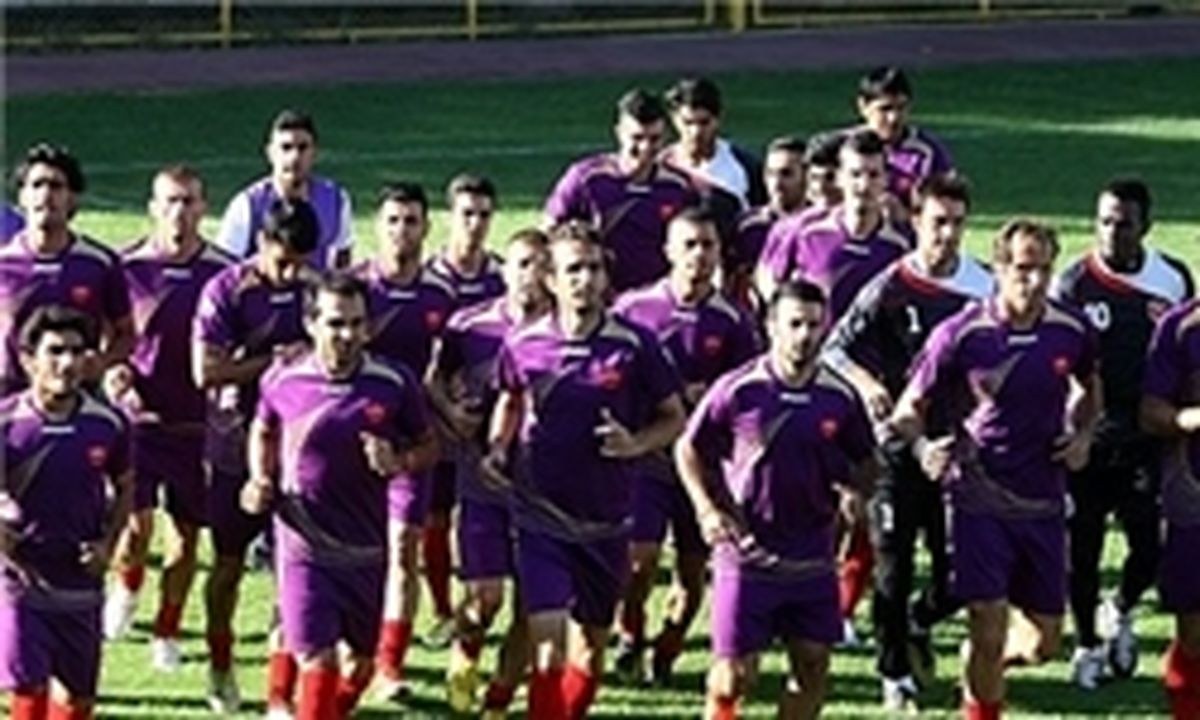 حضور دایی با لباس شخصی و تلاش بازیکنان برای فریب بدنساز