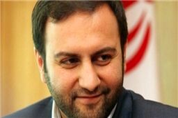 وزیر خندان در صف تحریم