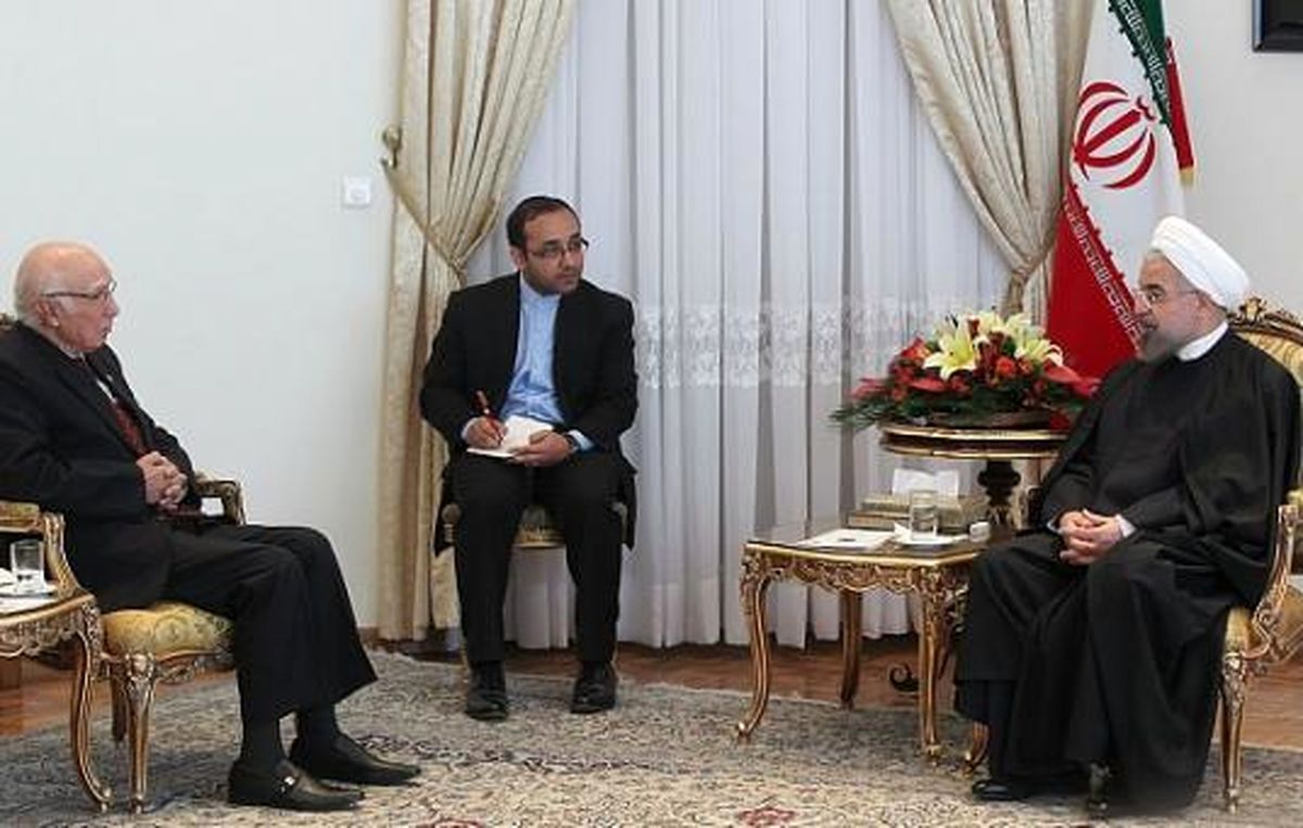 روحانی: ایران امنیت پاکستان را در راستای امنیت خود می داند / تسلیم پیام کتبی نواز شریف به روحانی