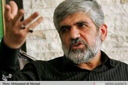 پدر شهید احمدی روشن: استکبار با ما سر اخوت ندارد